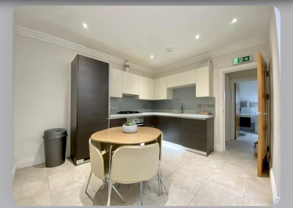 Luxury 4-Bed Apartment With Balcony & Garden, Near Emirates Stadium, 15 Mins To Central London Kültér fotó