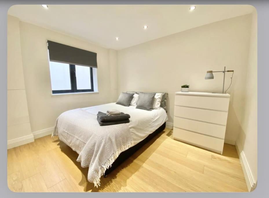 Luxury 4-Bed Apartment With Balcony & Garden, Near Emirates Stadium, 15 Mins To Central London Kültér fotó