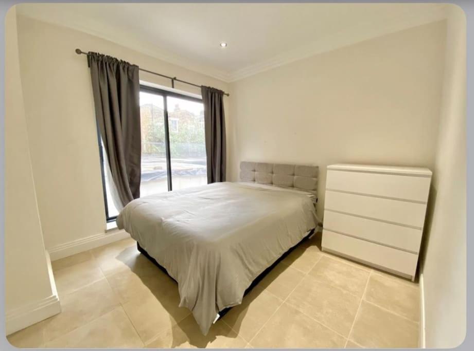 Luxury 4-Bed Apartment With Balcony & Garden, Near Emirates Stadium, 15 Mins To Central London Kültér fotó