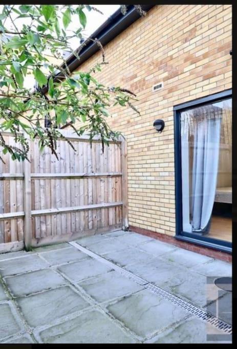 Luxury 4-Bed Apartment With Balcony & Garden, Near Emirates Stadium, 15 Mins To Central London Kültér fotó