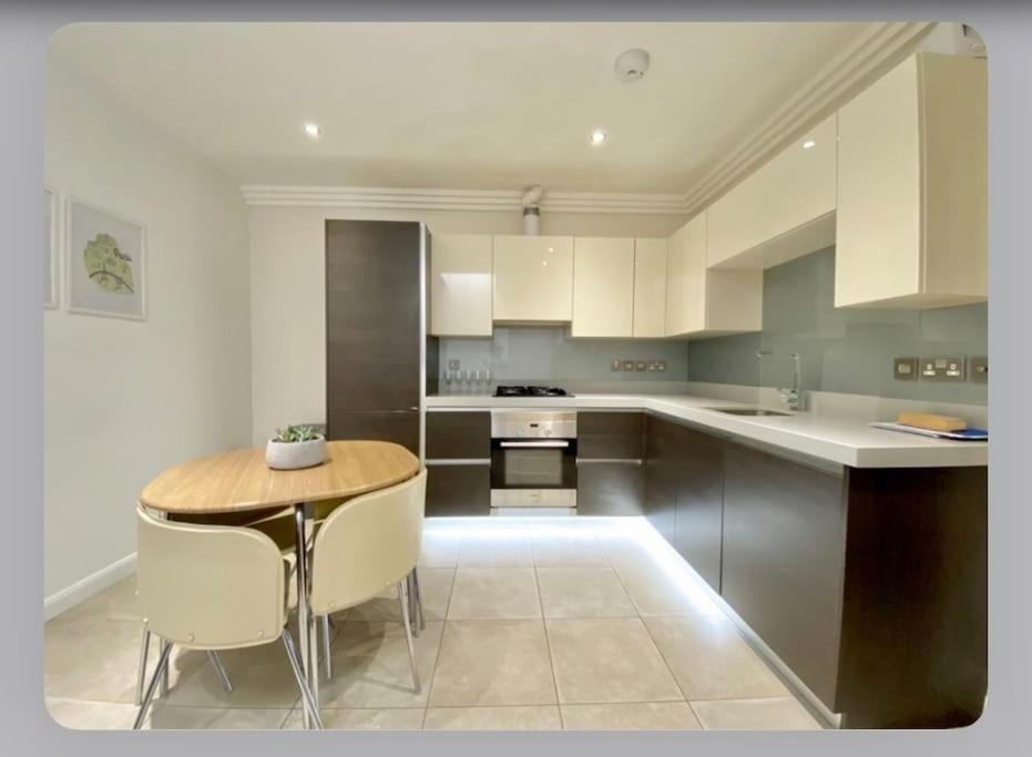 Luxury 4-Bed Apartment With Balcony & Garden, Near Emirates Stadium, 15 Mins To Central London Kültér fotó