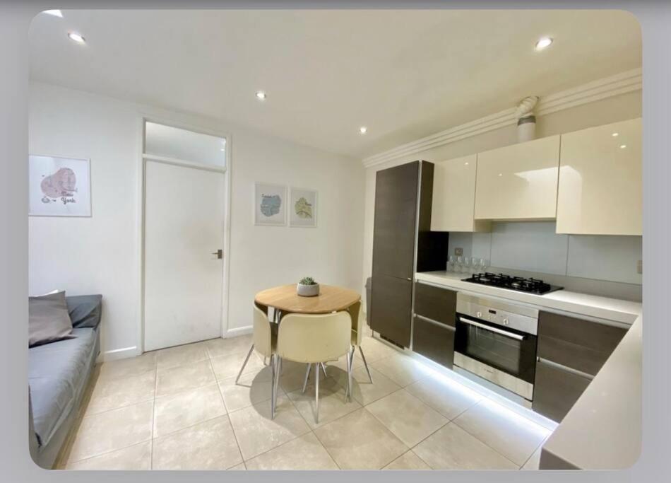 Luxury 4-Bed Apartment With Balcony & Garden, Near Emirates Stadium, 15 Mins To Central London Kültér fotó