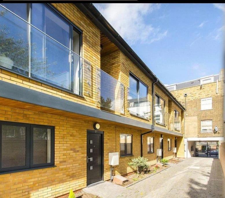 Luxury 4-Bed Apartment With Balcony & Garden, Near Emirates Stadium, 15 Mins To Central London Kültér fotó