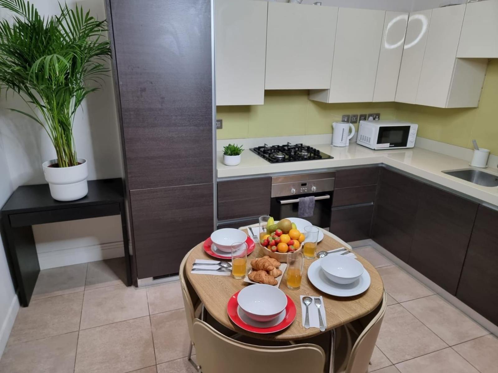 Luxury 4-Bed Apartment With Balcony & Garden, Near Emirates Stadium, 15 Mins To Central London Kültér fotó